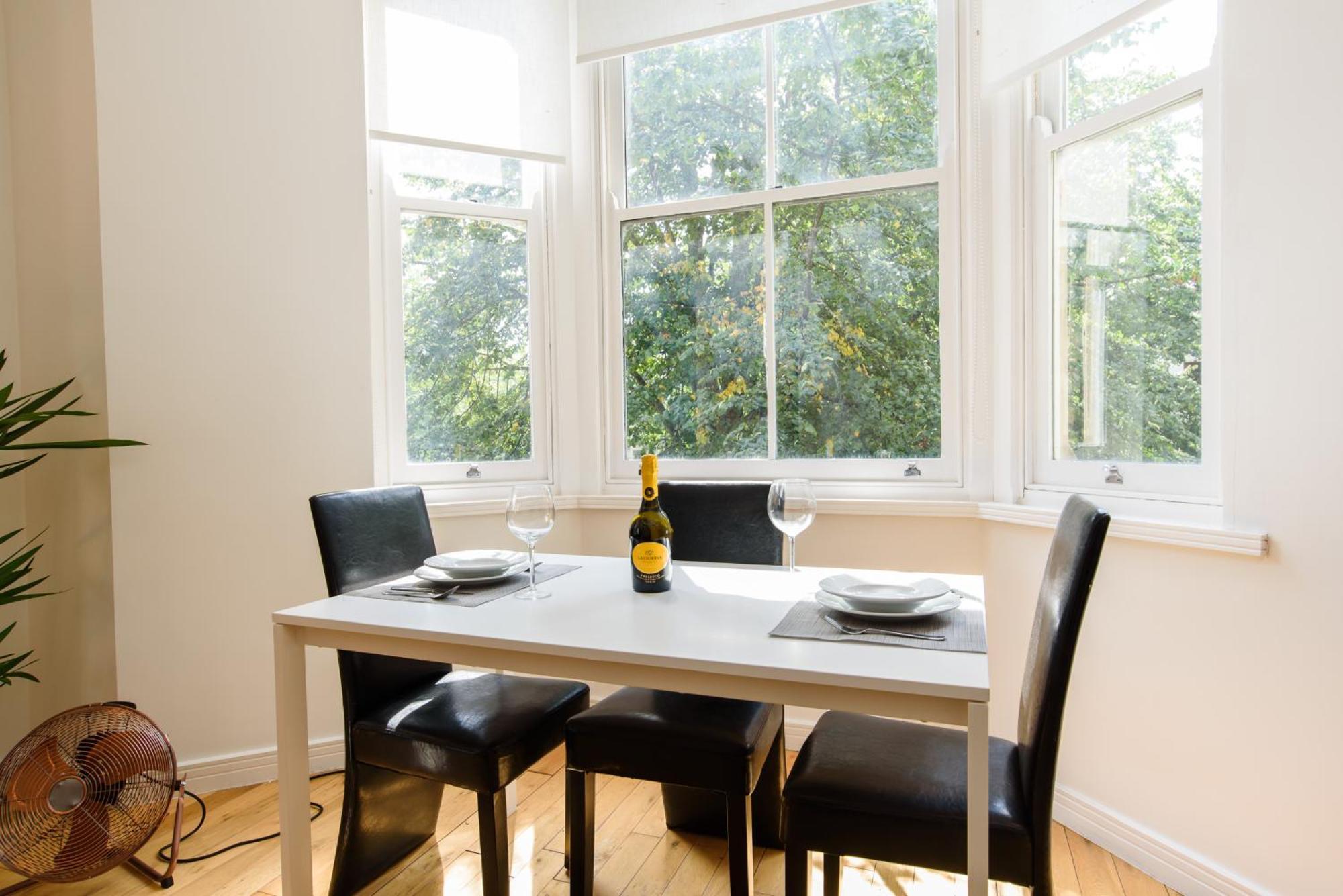 Oakfield Premier Apartments - Fast Wifi - 5 Mins City Centre Cardiff Chambre photo